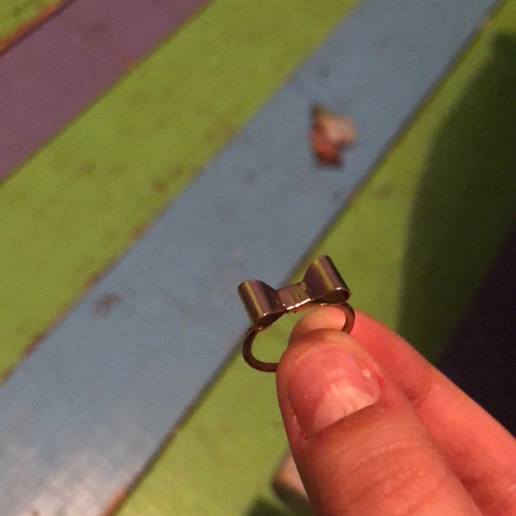 BOW RING - Picture 1 of 1